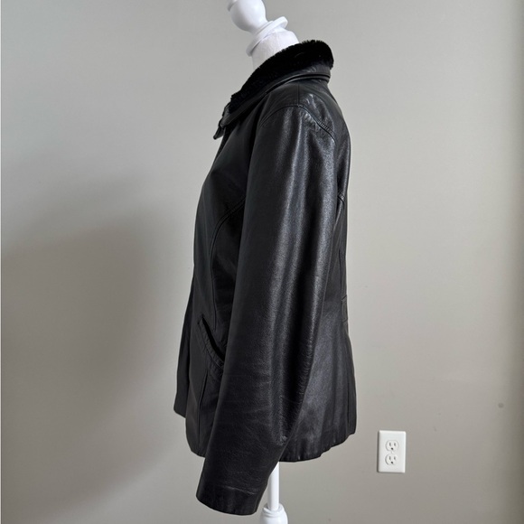 Wilson Black Leather Jacket with Removable Faux Fur Collar Y2K 90’s - Picture 3 of 10